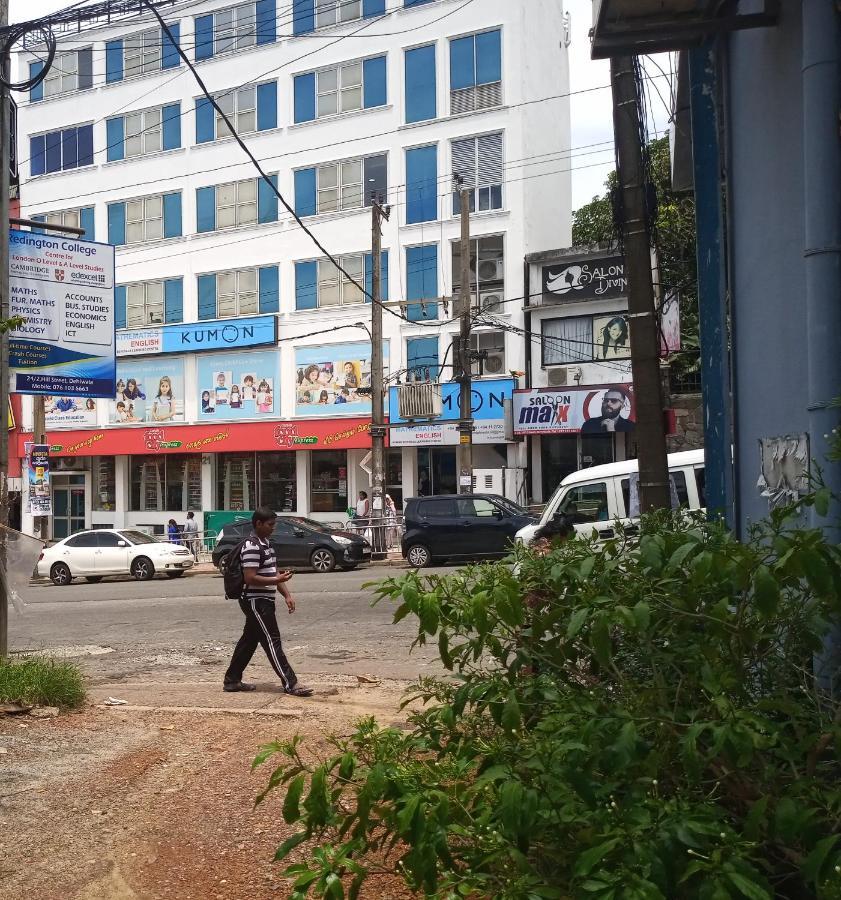 Ocean Pebbles Leilighet Dehiwala-Mount Lavinia Eksteriør bilde